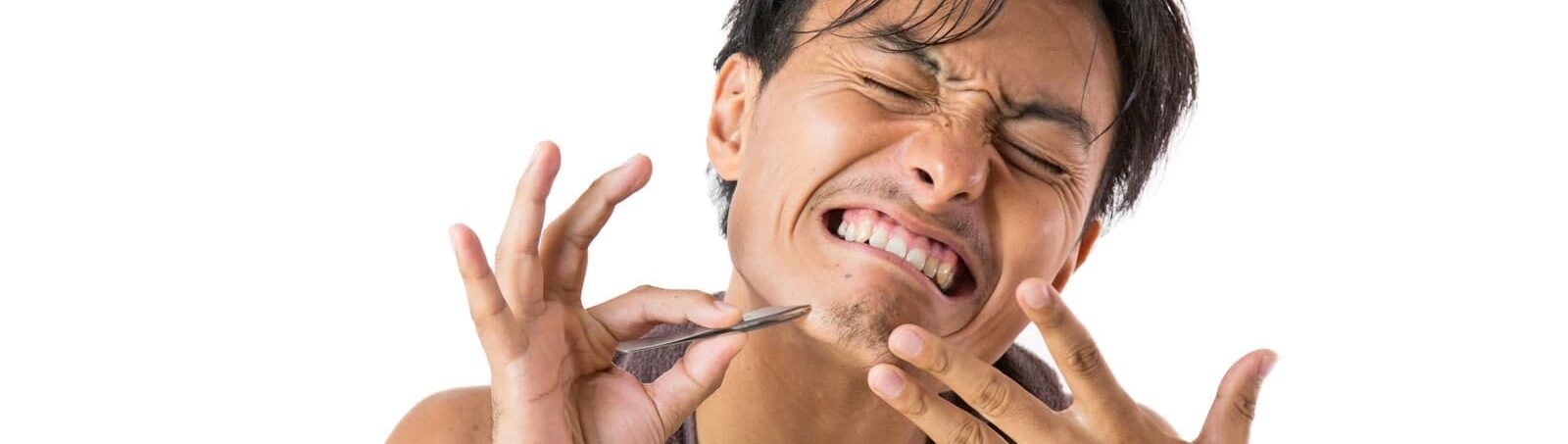 メンズリゼの医療脱毛を検討する男性が、治療内容や通院ペース、料金の考え方を確認しているイメージ